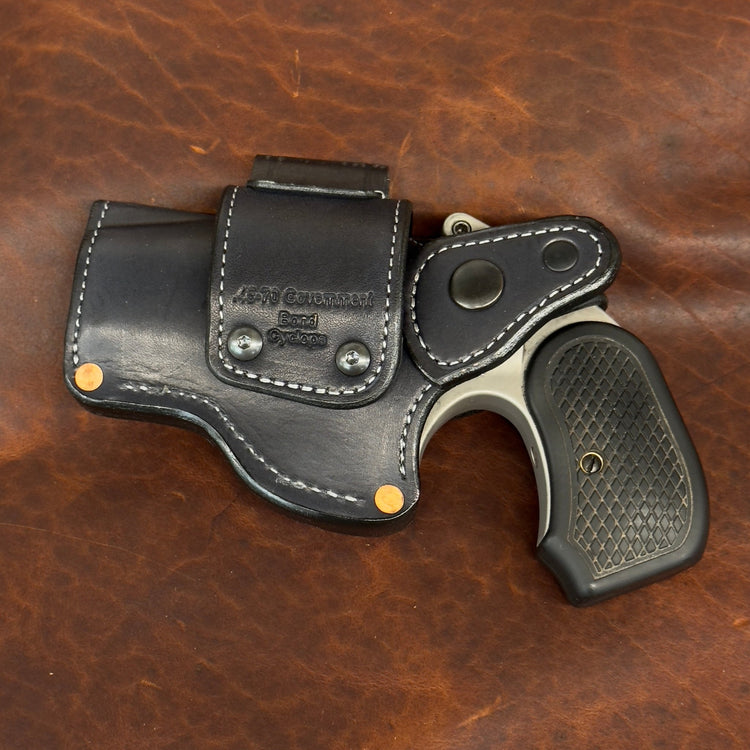 *In Stock* RH Sidewinder Holster Bond Arms Cyclops Black/Silver Howling Wolf Concho