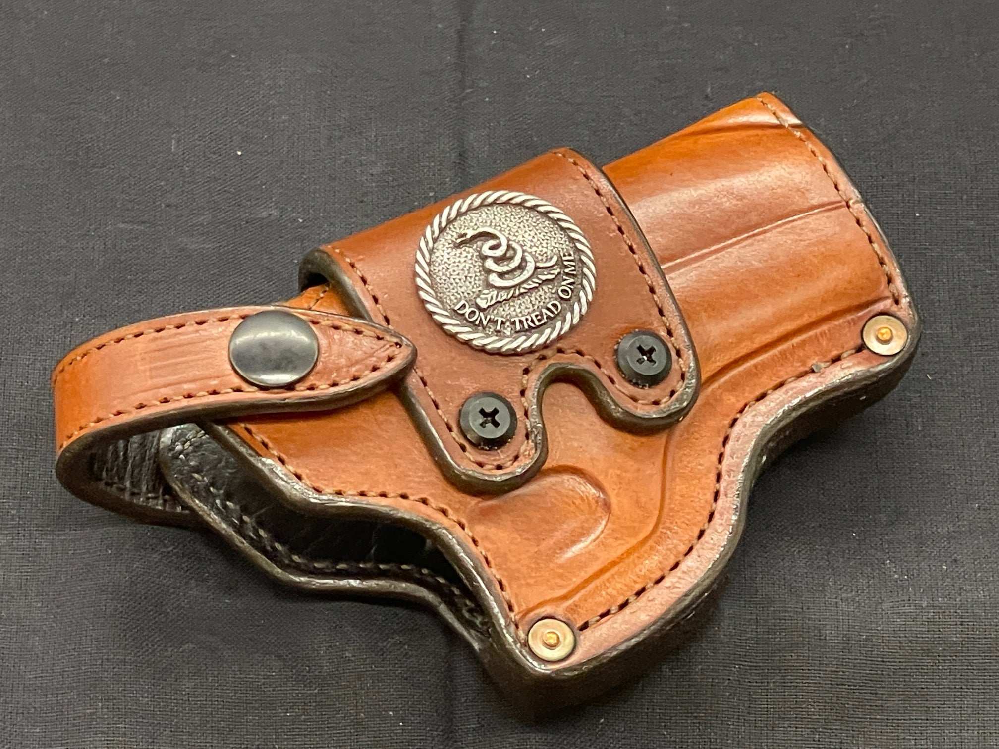 *In Stock* RH Sidewinder Holster for Bond Arms 4.25" Saddle Oil Finish w/Brown Stitch & Silver "Don't Tread on Me" Concho