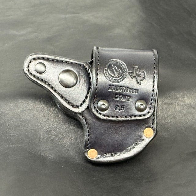 *In Stock* LH Sidewinder Bond Arms 2.5” .38/357/9mm Black w/Black Stitch