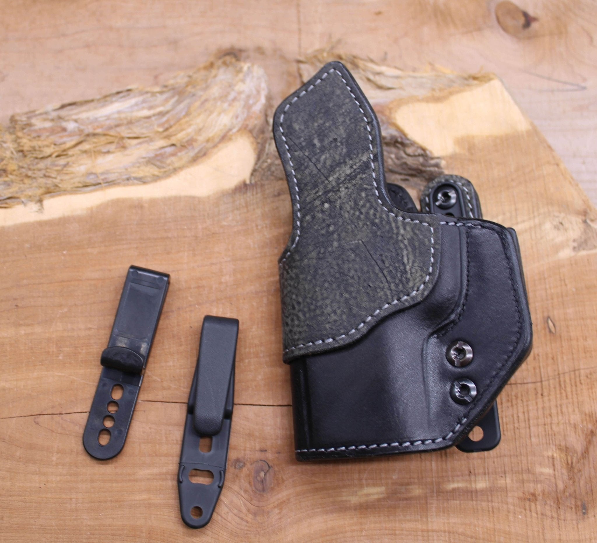 *In Stock* RH Tuckable IWB Sig Sauer P365X Macro in Black w/Grey Safari Giraffe