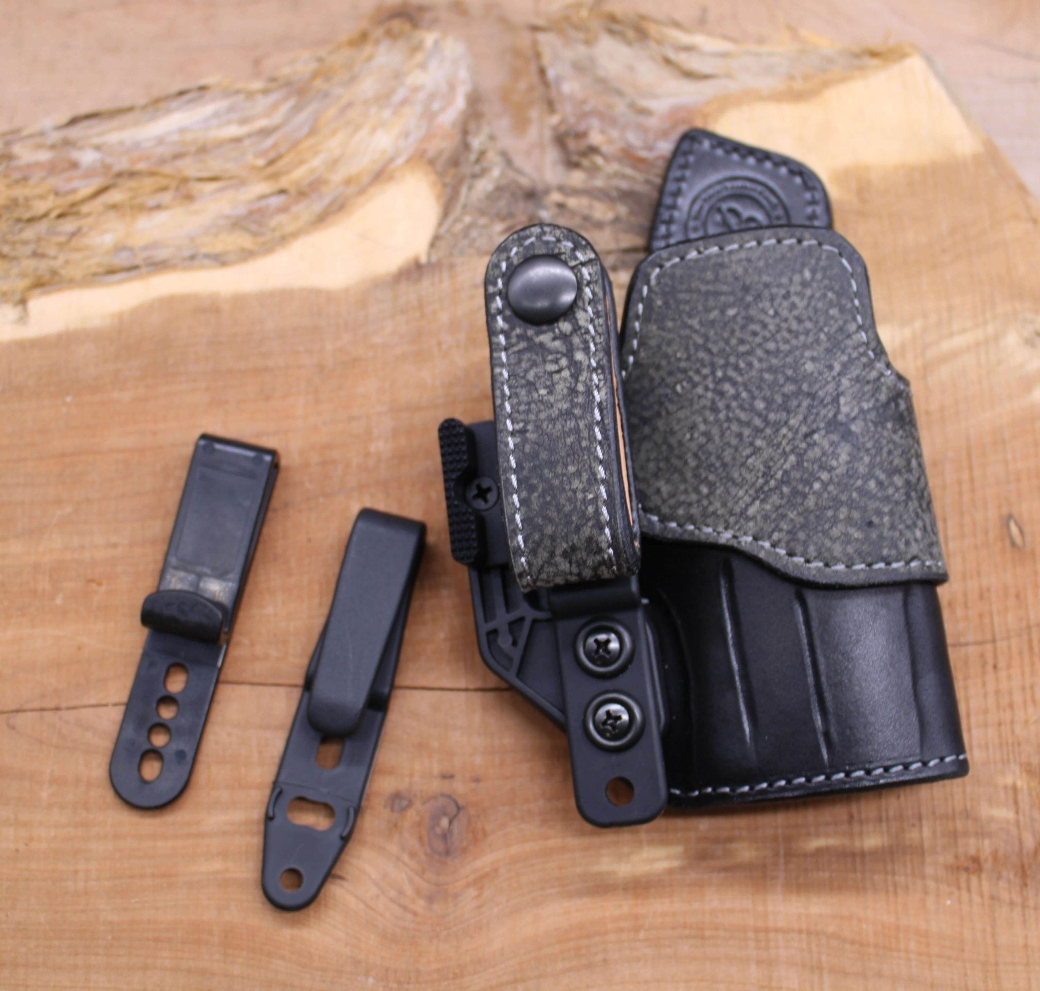 *In Stock* RH Tuckable IWB Sig Sauer P365X Macro in Black w/Grey Safari Giraffe
